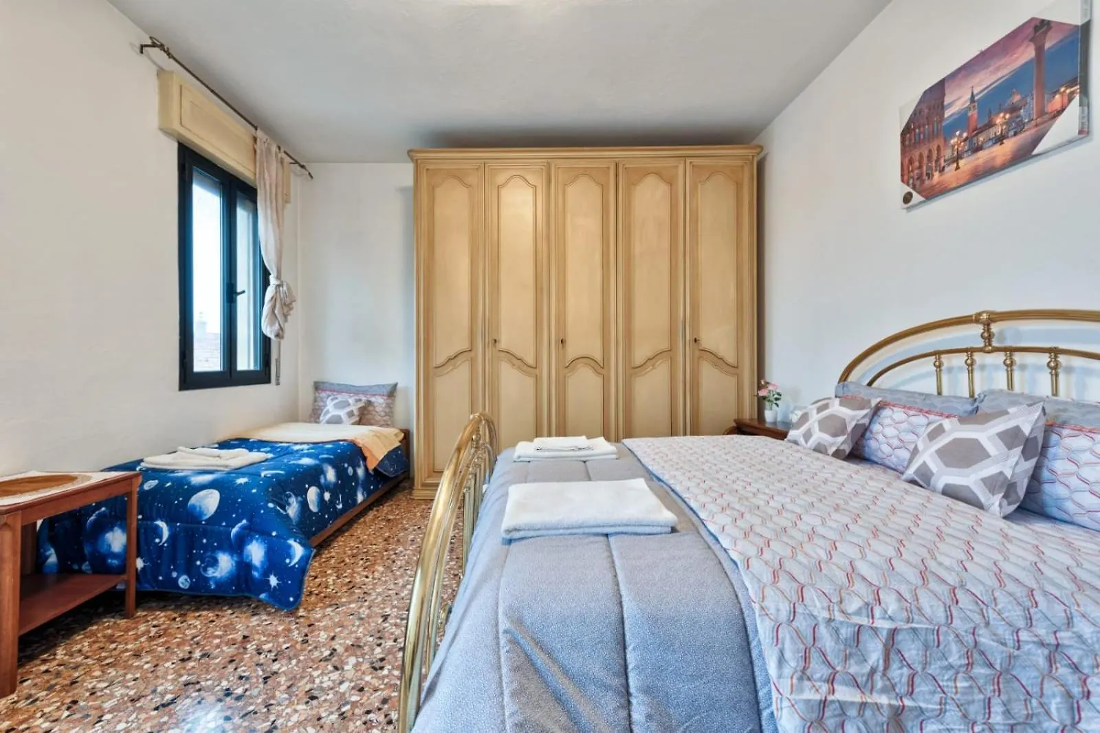 Easy Old City Apartment location